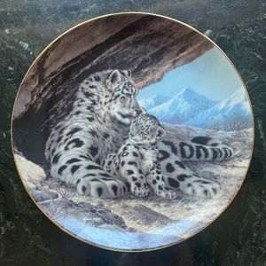 “The Snow Leopard” Decorative Plate